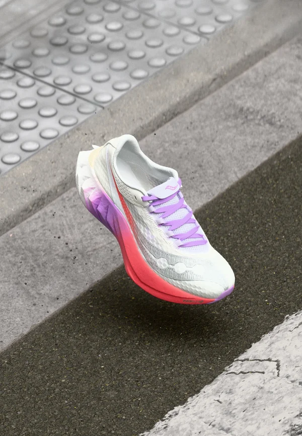 ENDORPHIN PRO 4 - Laufschuh Straße - white/crocus