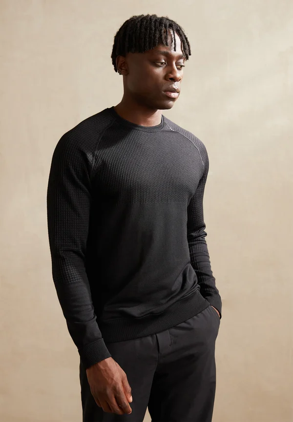 ENGINEERED WARMTH LS CREW - Strickpullover - black