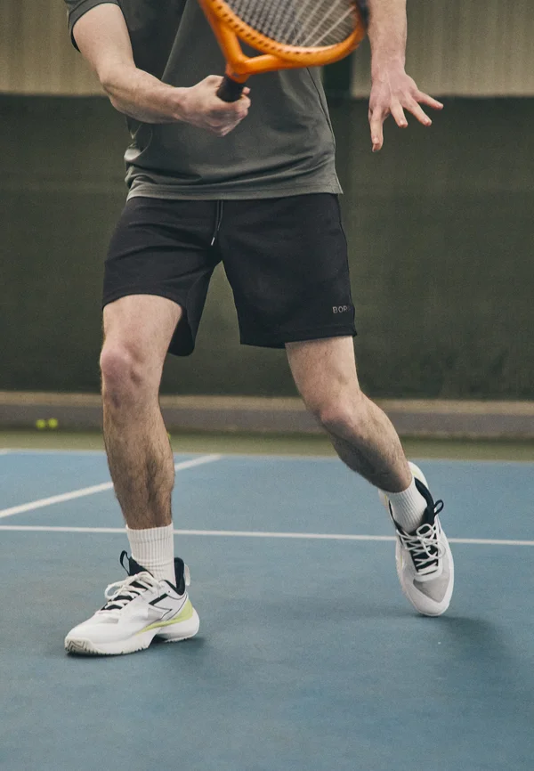 ESSENTIAL ACTIVE SHORTS - Kurze Sporthose - black beauty