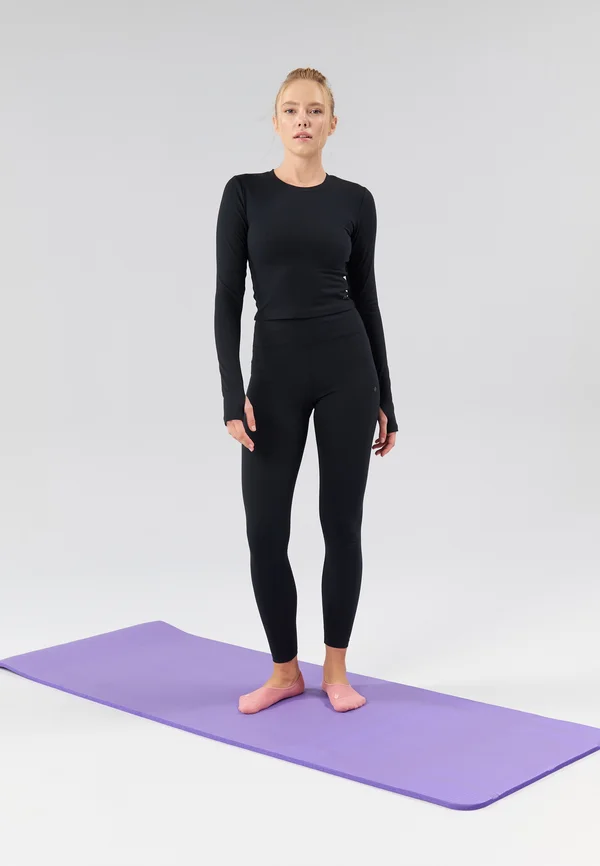 ESSENTIAL FITTED CROPPED LONG SLEEVE SPORTS TOP - Langarmshirt - black