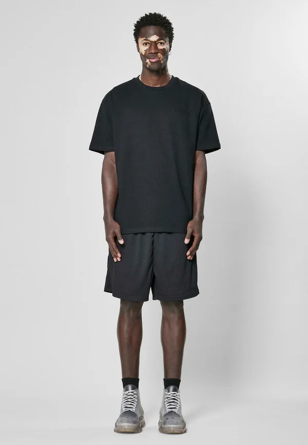 ESSENTIAL MESH - Shorts - black