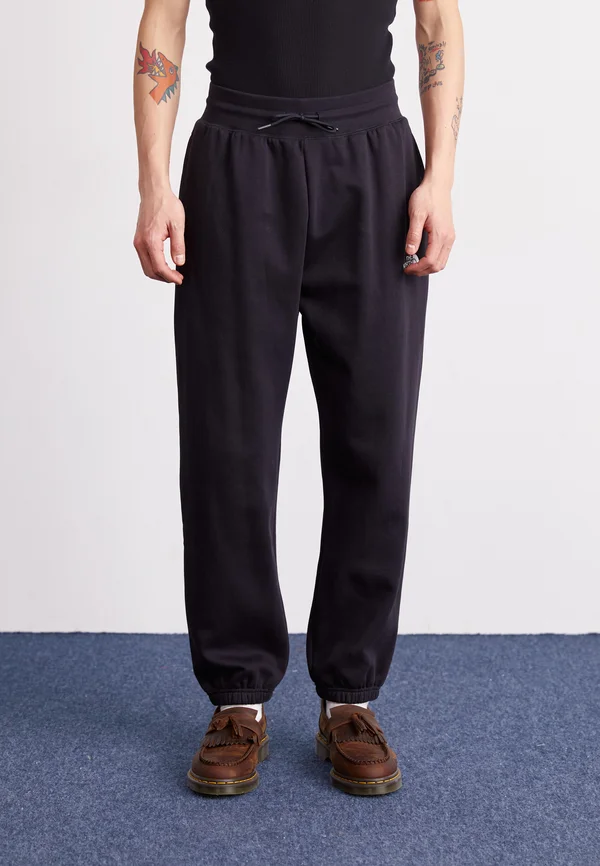 ESSENTIAL RELAXED STRAIGHT JOGGER - Jogginghose - black