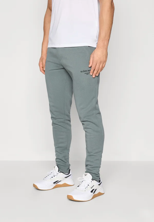 ESSENTIAL SWEATPANTS - Jogginghose - balsam green