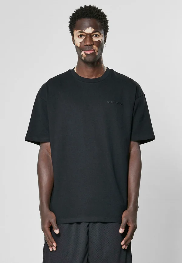 ESSENTIAL - T-Shirt basic - black