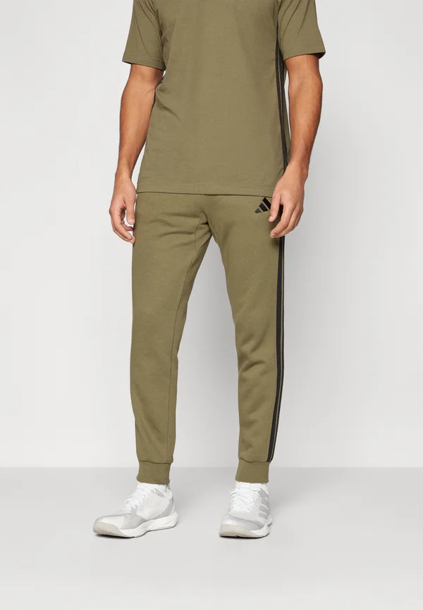ESSENTIAL THREE STRIPES  - Jogginghose - olive strata/black