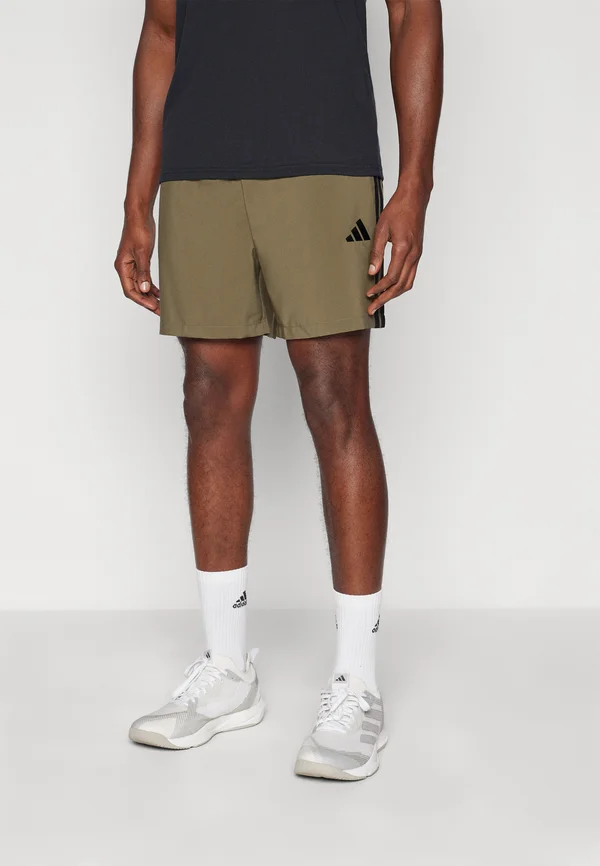 ESSENTIALS 3-STRIPES CHELSEA - Kurze Sporthose - olive strata/black