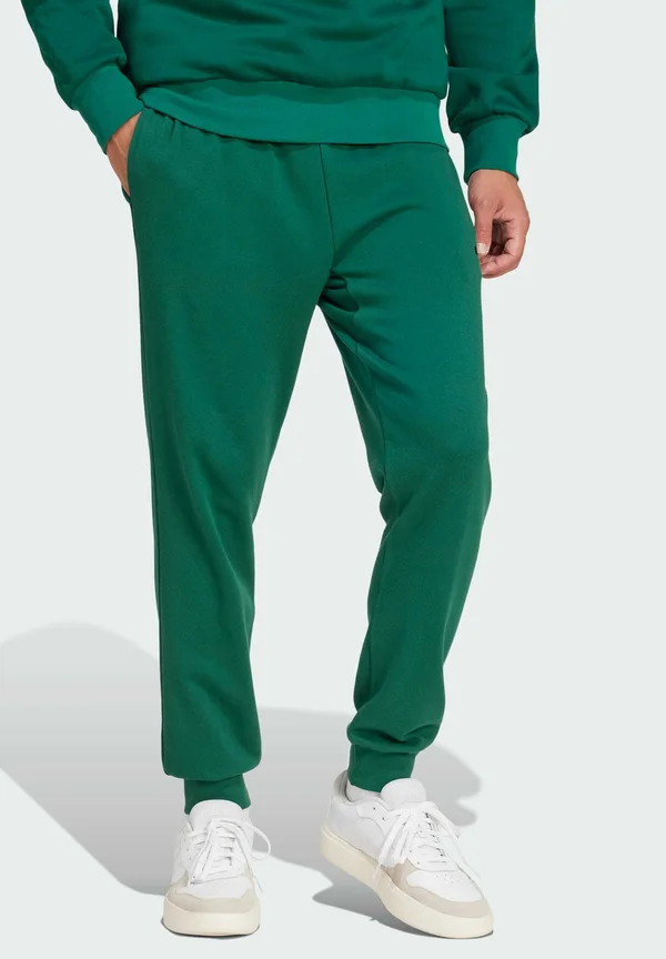 ESSENTIALS FEEL COZY - Jogginghose - collegiate green   black