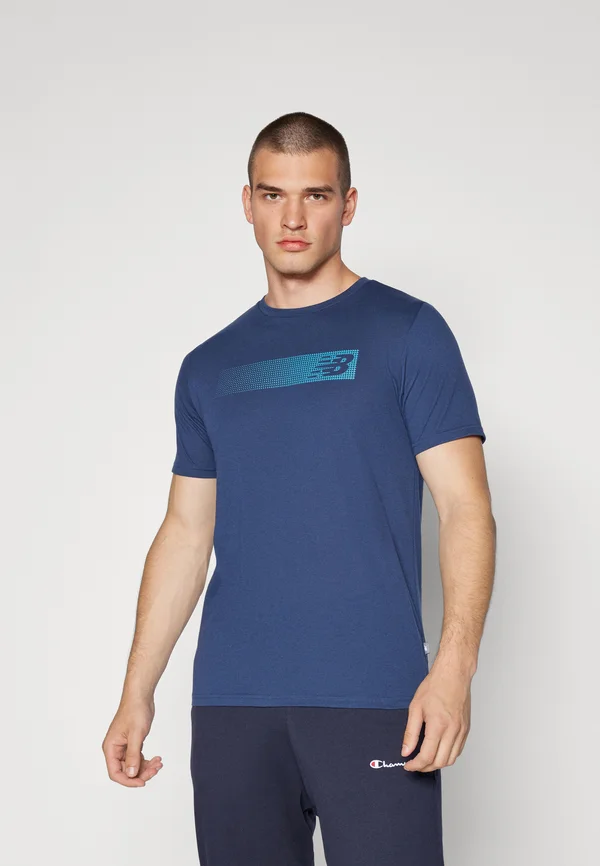 ESSENTIALS HEATHERTECH GRAPHIC - Sport T-Shirt - navy