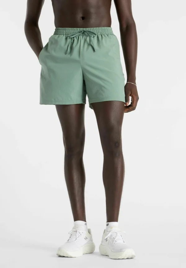ESSENTIALS - Kurze Sporthose - green