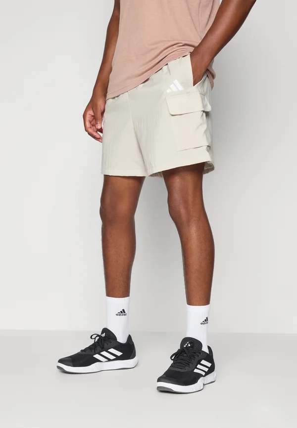 ESSENTIALS SMALL CARGO CHELSEA - Kurze Sporthose - alumina/white