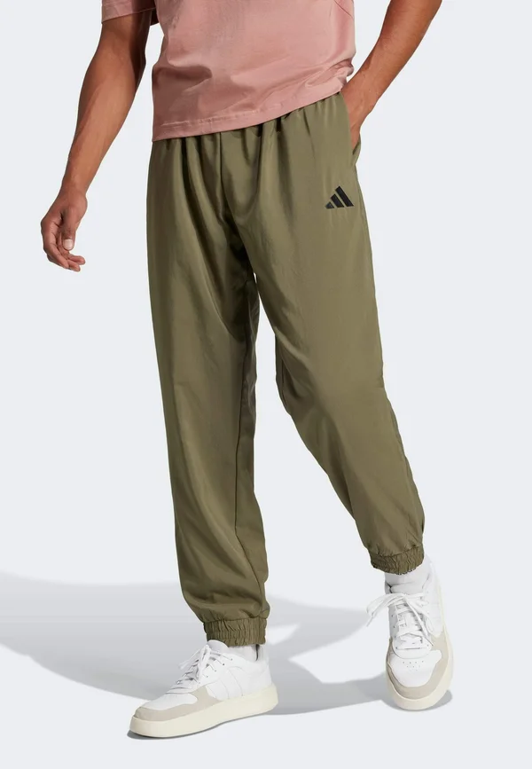 ESSENTIALS SMALL STANFORD - Jogginghose - olive strata   black