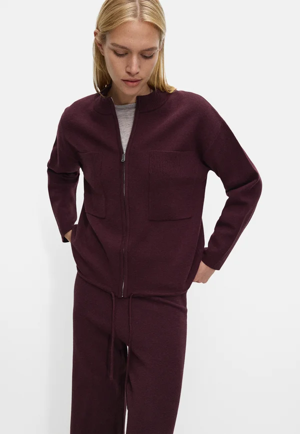 ESSENTIALS    - Strickjacke - burgundy