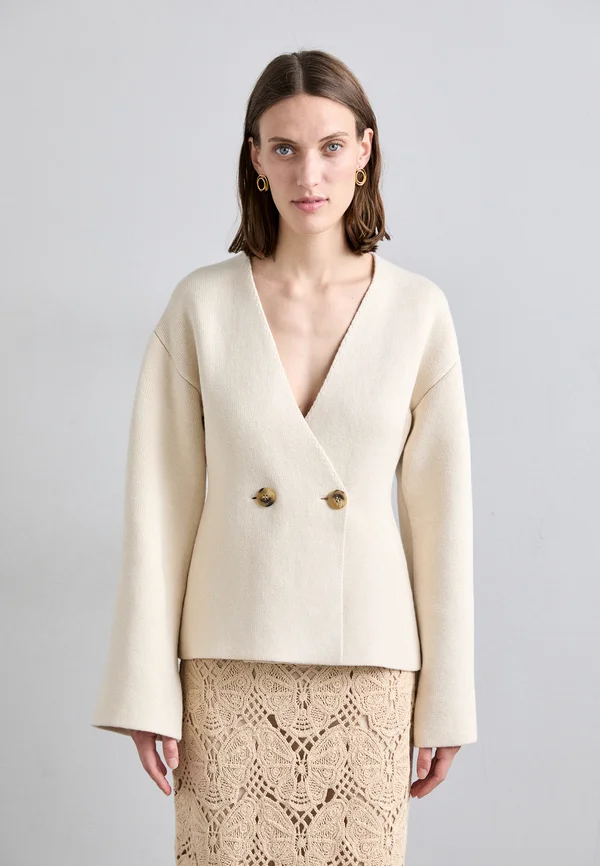 ESSENTIALS TINLEY - Strickjacke - soft white