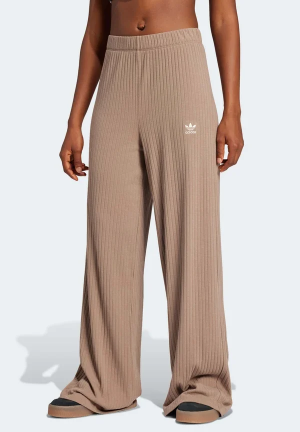 ESSENTIALS WIDE RIBBED PANTS - Stoffhose - trace brown