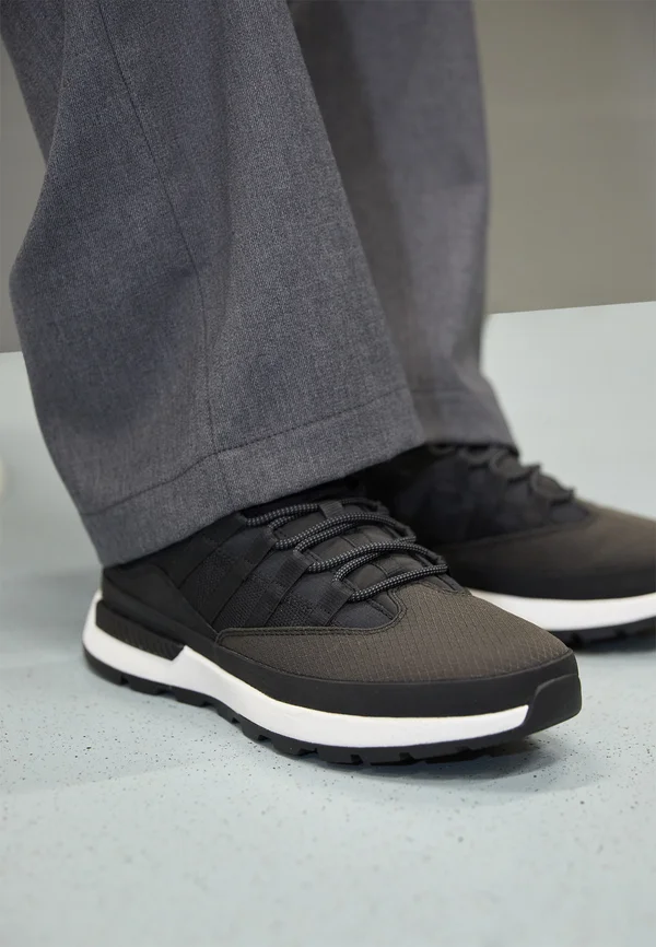 EURO TREKKER - Sneaker low - black/white