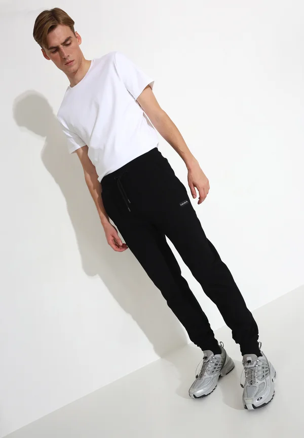 EVERYDAY COMFORT JOEL - Jogginghose - black