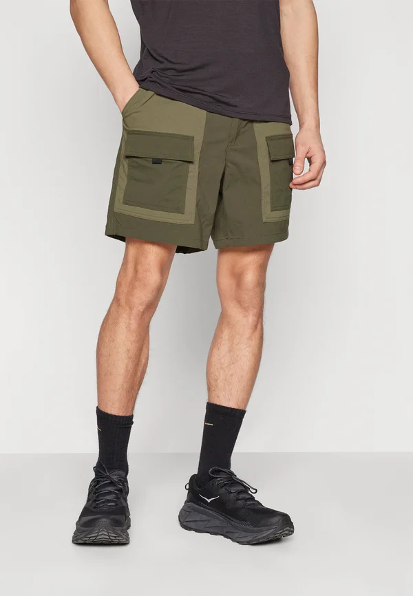 EVERYDAY  - Outdoor Shorts - pine needle green