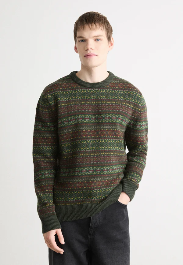 FAIR ISLE C NECK - Strickpullover - deepest green