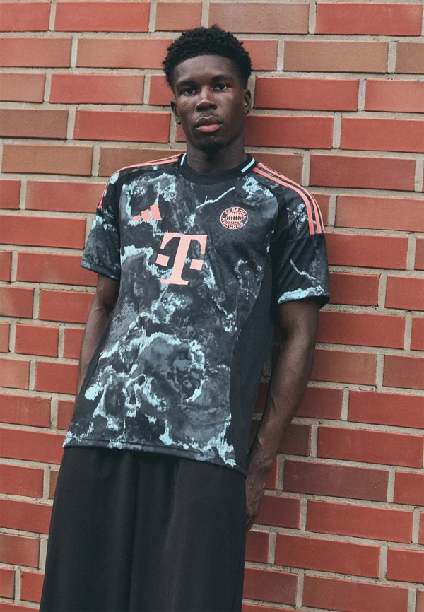 FC BAYERN 24/25 AWAY - Vereinsmannschaften - black