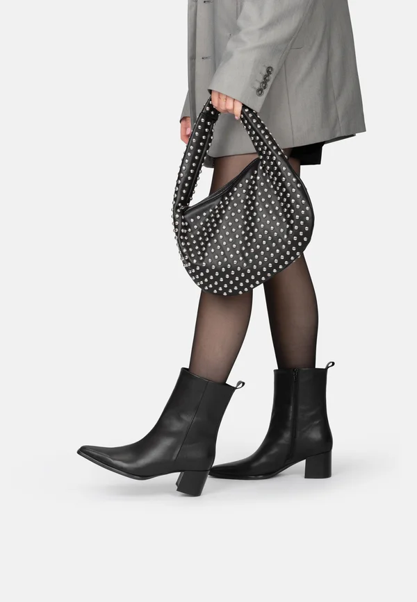 FEBE - Stiefelette - black