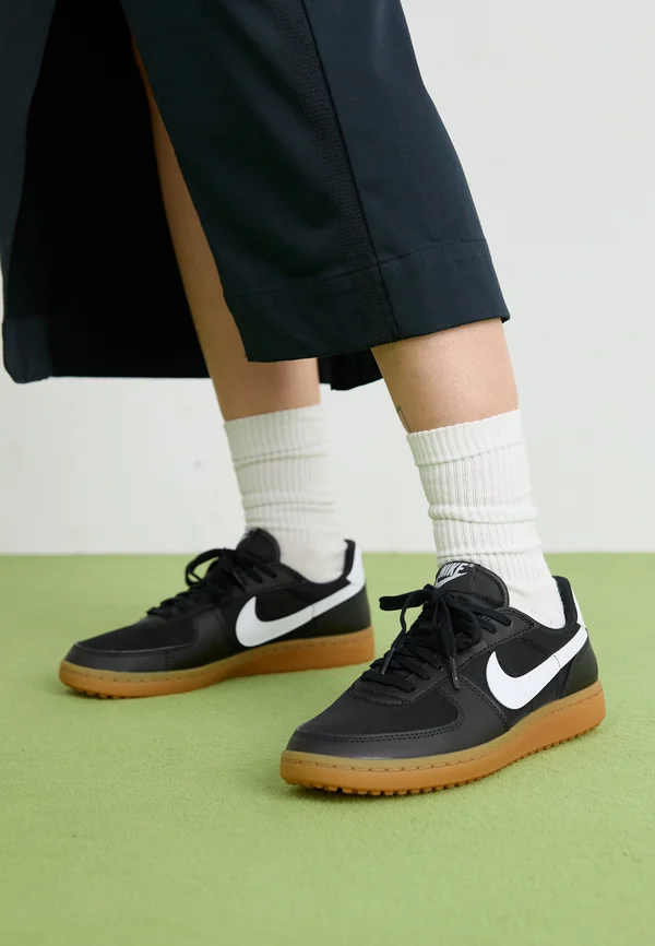 FIELD GENERAL - Sneaker low - black/white/light brown