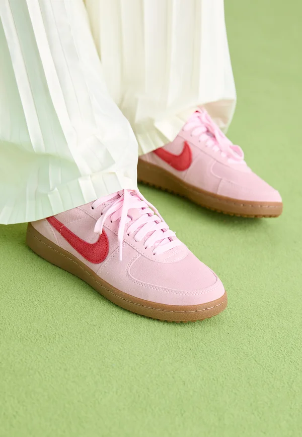 FIELD GENERAL - Sneaker low - pink foam/crimson/dark brown