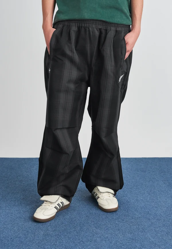 FIREBIRD - Jogginghose - black