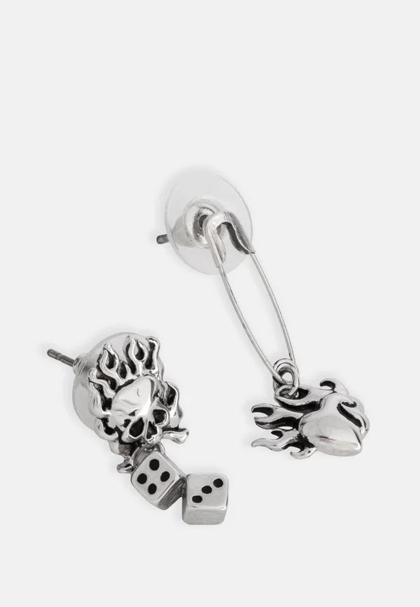 FLAMING SKULL AND DICE UNISEX - Ohrringe - silver-colored