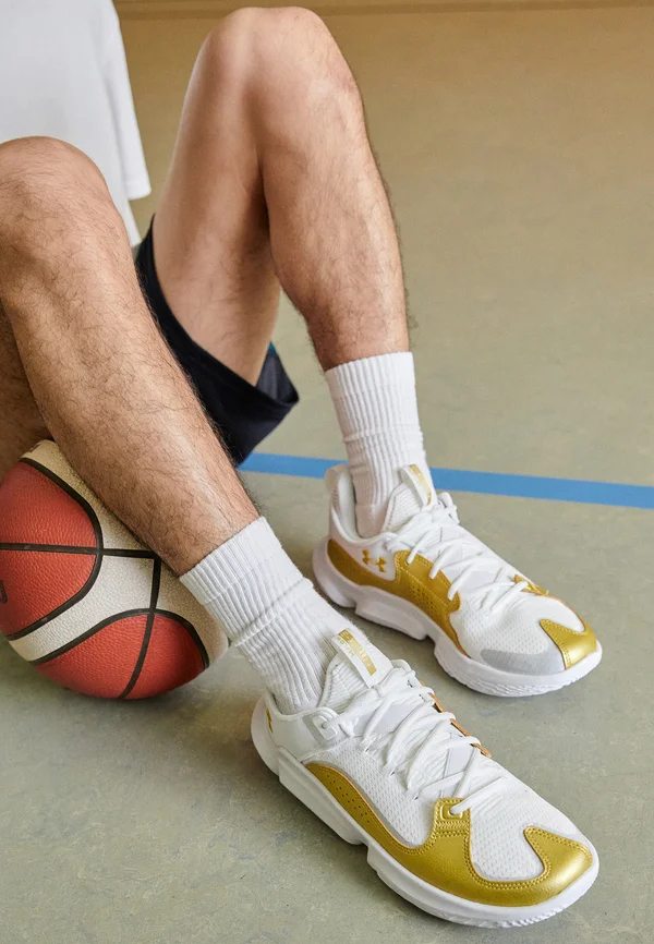 FLOW FUTR X 3 UNISEX - Basketballschuh - white/metallic gold