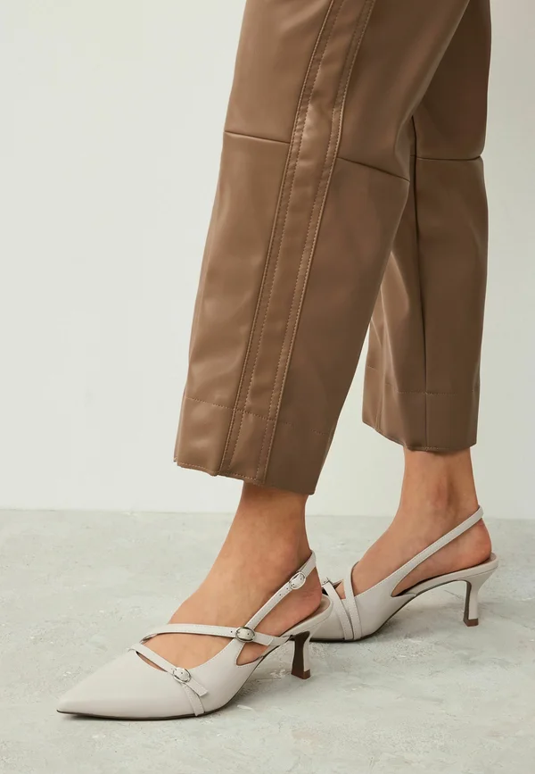 FOREVER COMFORT MULTI BUCKLE - REGULAR FIT - Pumps - bone