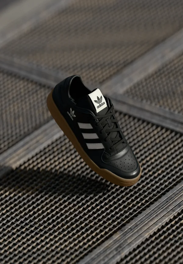 FORUM LOW CL UNISEX - Sneaker low - core black/cloud white