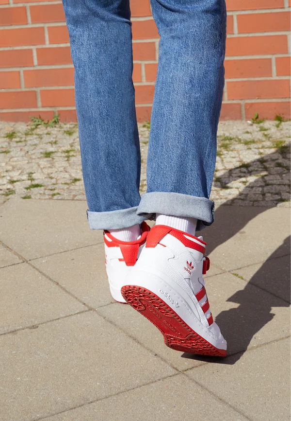 FORUM MID UNISEX - Sneaker high - footwear white/vivid red