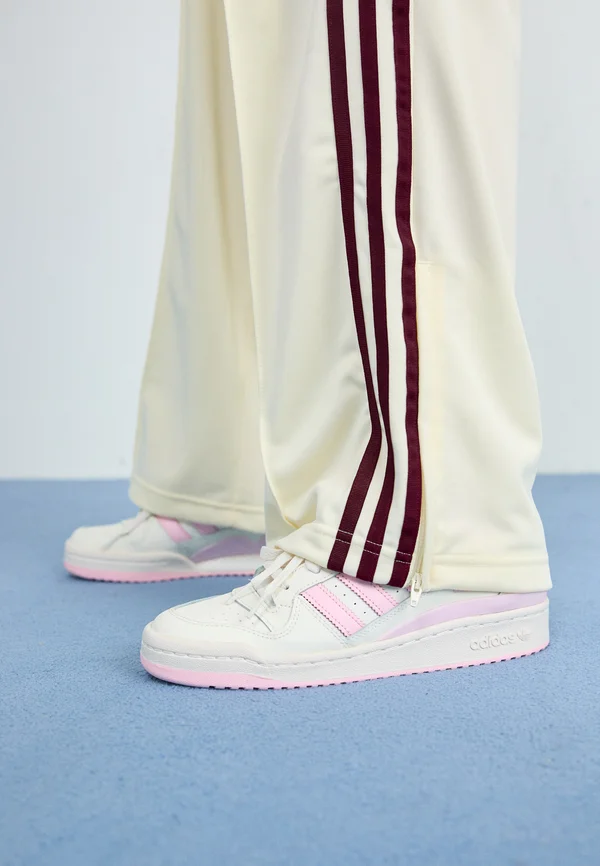 FORUM  - Sneaker low - cloud white/clear pink
