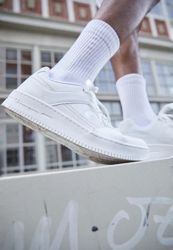 FOUL PLAY LOW - Basketballschuh - triple white