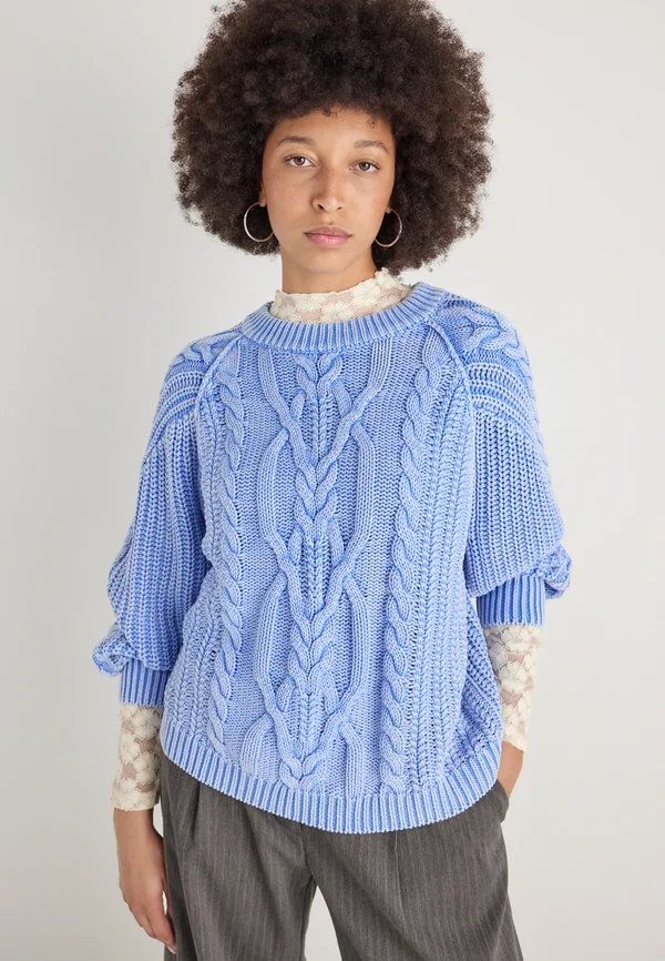 FRANKIE CABLE SWEATER - Strickpullover - della robbia blue