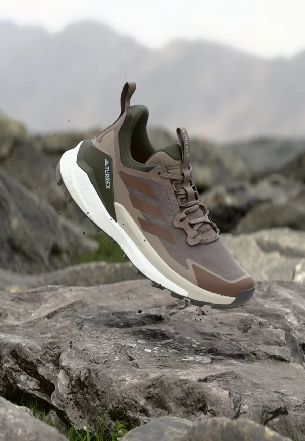 FREE HIKER 2 LOW - Hikingschuh - trace brown/earth strata/chalky brown