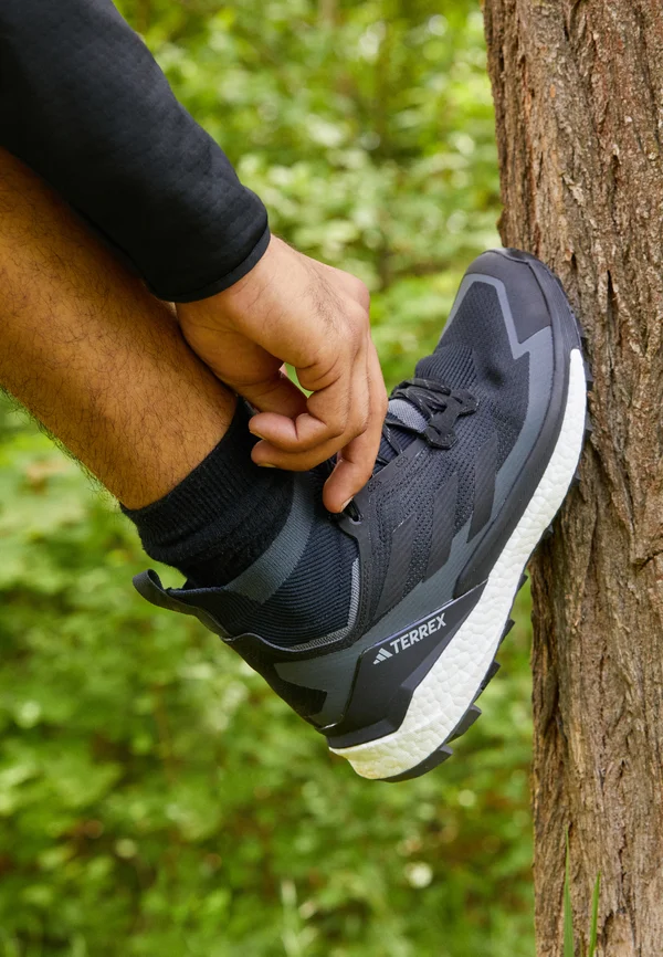 FREE HIKER 2.0 HIKING - Hikingschuh - core black/grey six/carbon