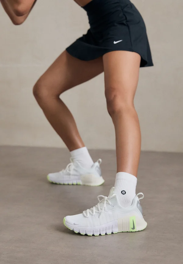 FREE METCON 6 - Trainingsschuh - white/silver-coloured/barely volt/sail