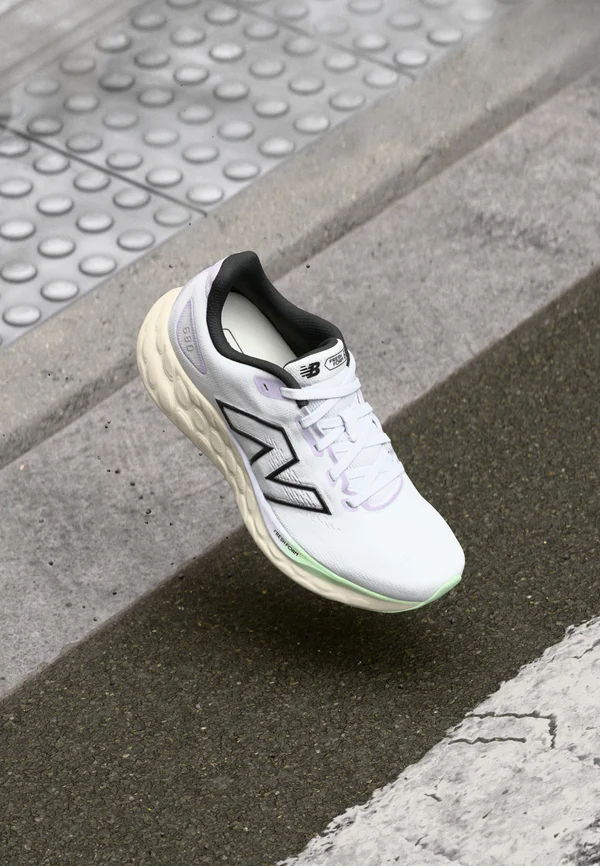 FRESH FOAM 680 - Laufschuh Straße - white