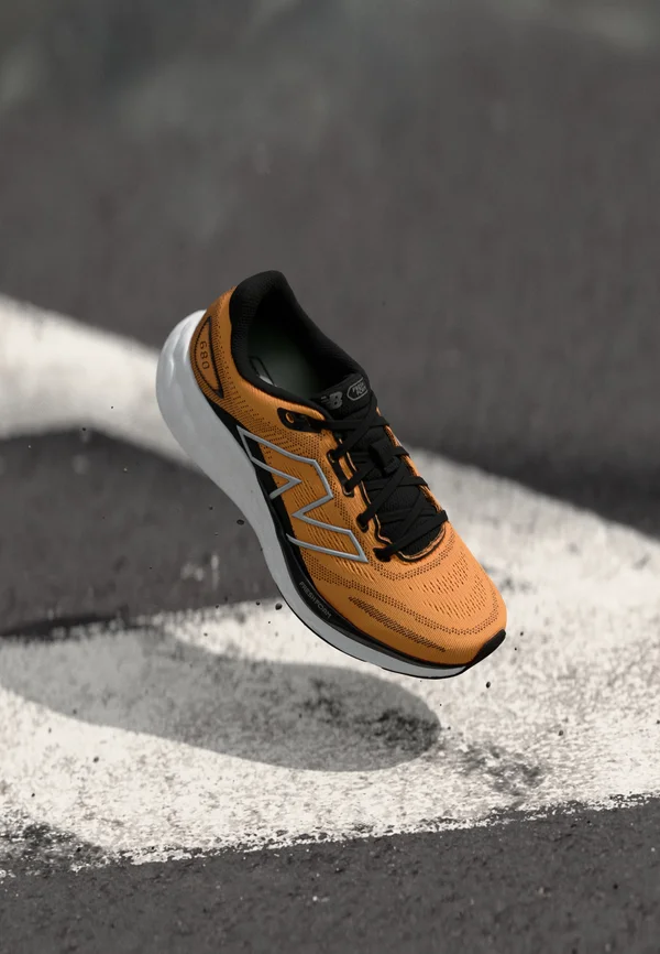 FRESH FOAM 680 V8 - Laufschuh Straße - sizzle