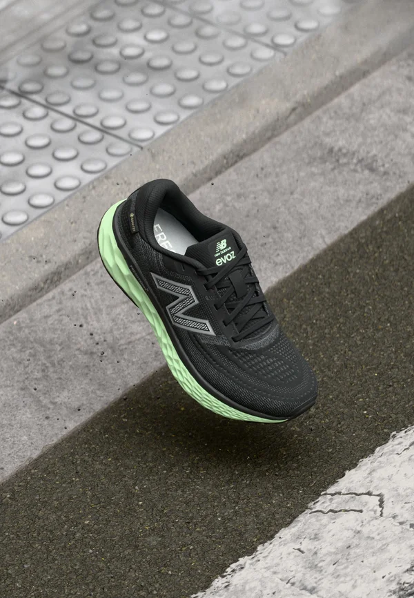 FRESH FOAM X EVOZ GTX V4 - Laufschuh Straße - black