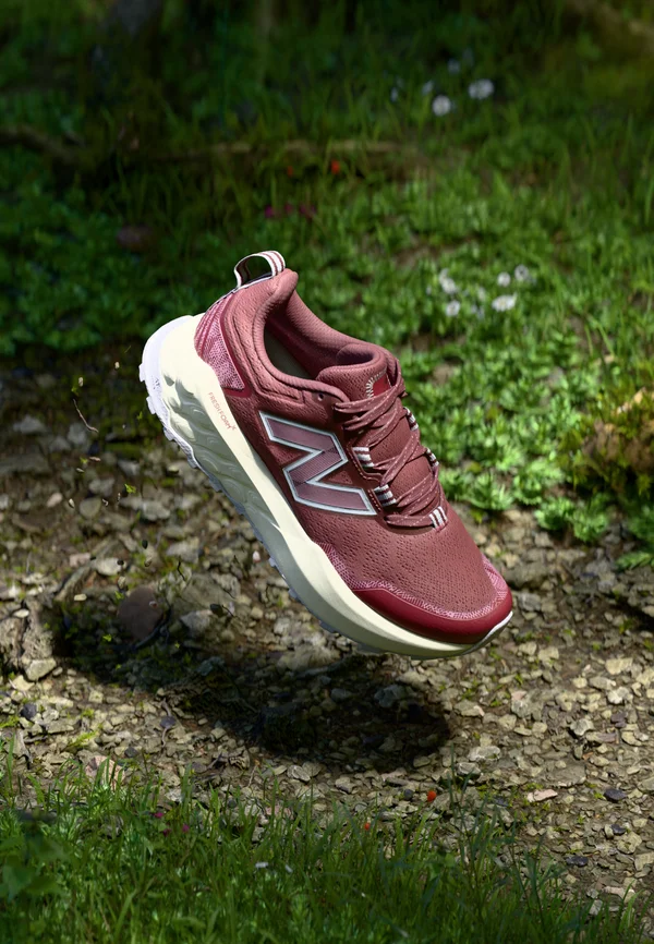 FRESH FOAM X GAROÉ V2 - Laufschuh Trail - washed burgundy