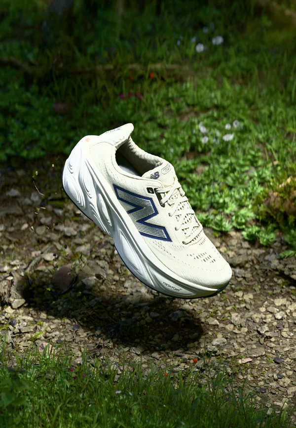 FRESH FOAM X MORE V4 - Laufschuh Straße - angora