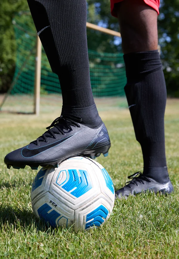 Fußballschuh Nocken - black/deep jungle