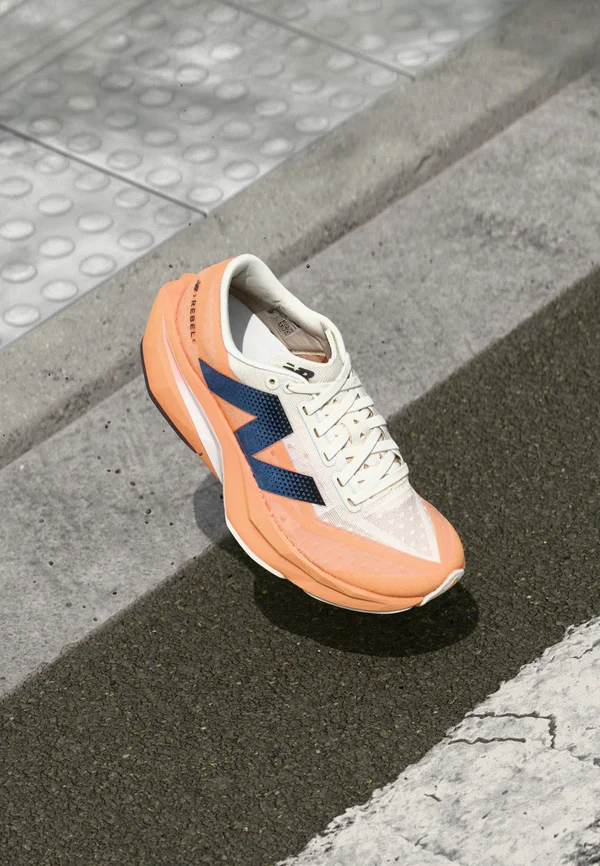 FUELCELL REBEL V4 - Laufschuh Straße - hot mango
