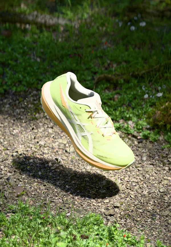 FUJI SPEED 4 UNISEX - Laufschuh Trail - lime green/cream
