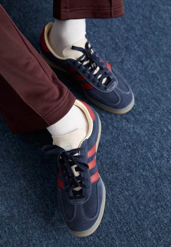 GAZELLE INDOOR UNISEX - Sneaker low - legend ink/preloved ruby/white