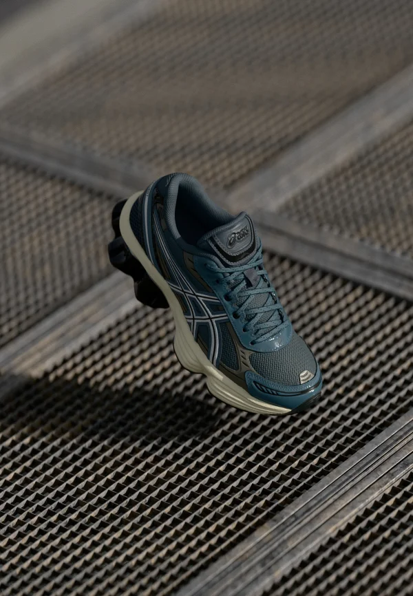 GEL KINETIC FLUENT UNISEX - Sneaker low - carrier grey/pure silver-coloured