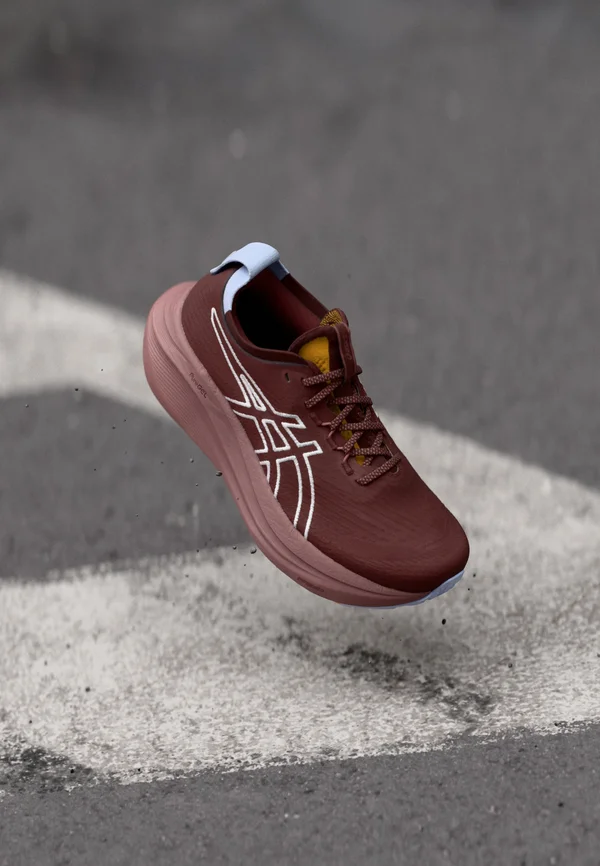 GEL-NIMBUS 27 TR - Laufschuh Straße - nature bathing/dark red planet