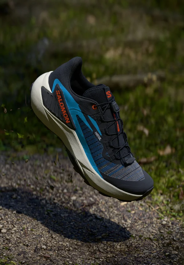 GENESIS - Laufschuh Trail - black/french blue/cherry tomato